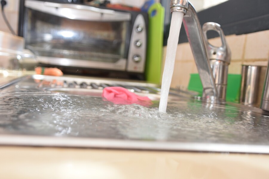 Sink overflowing due to clogged drain ... call Glenn's Plumbing Services for drain cleaning.